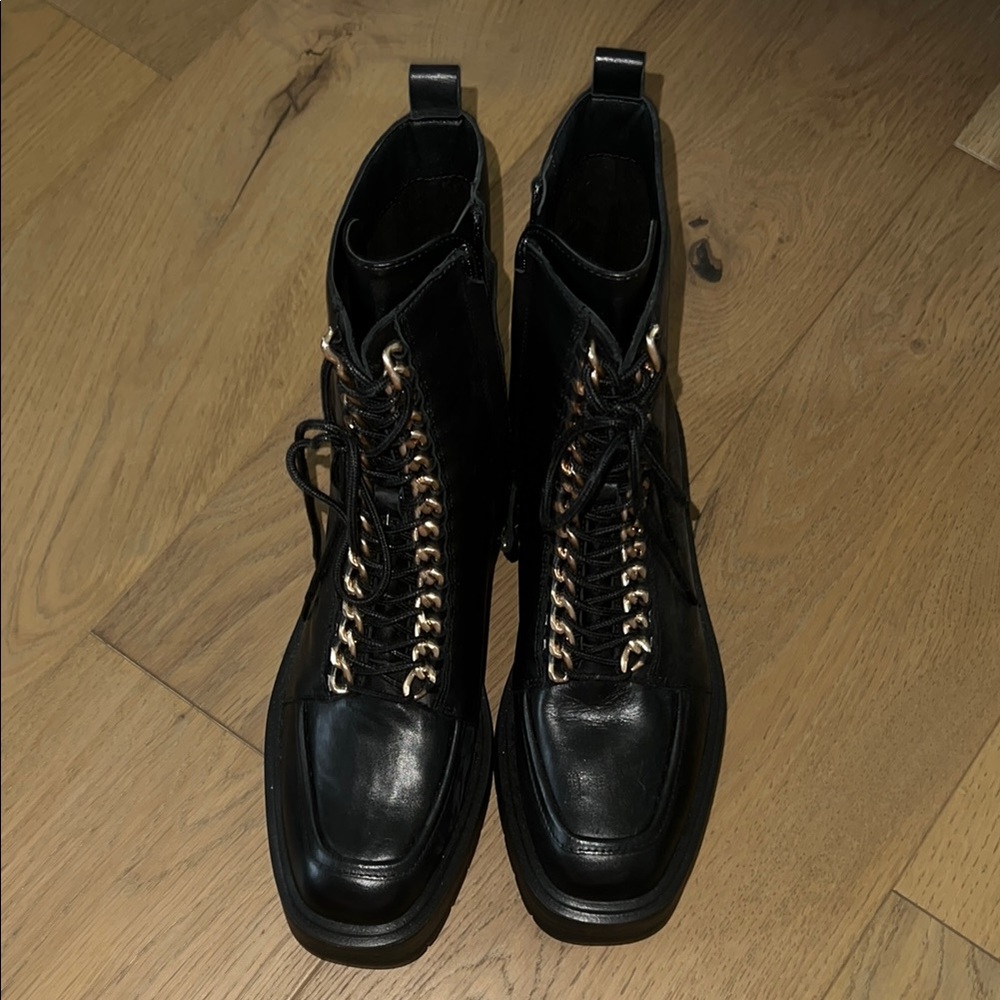 Sam Edelman LOVRIN PLATFORM COMBAT BOOT